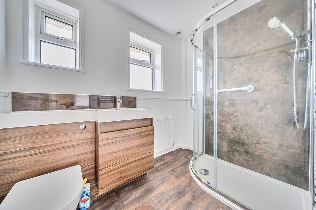 Shower W.C (1)