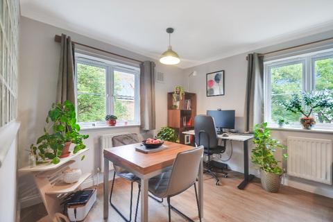 2 bedroom apartment for sale, at Leigham Court Road, London, London SW16