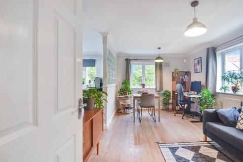2 bedroom apartment for sale, at Leigham Court Road, London, London SW16