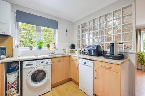 2 bedroom apartment for sale, at Leigham Court Road, London, London SW16