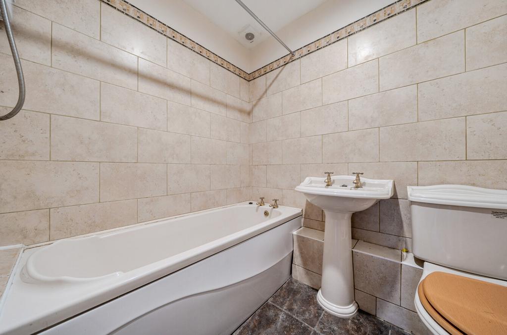 1347399-4-68b8a79...