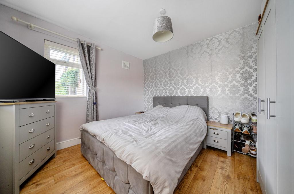 1347399-5-68b8a79...