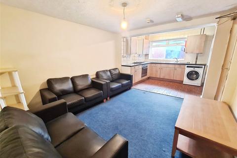 4 bedroom terraced house to rent, Lodge Road, Hampshire SO14