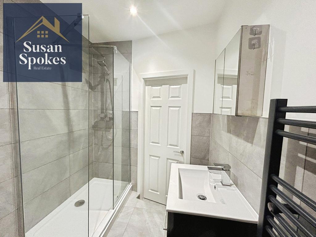 Pbox-bathroom-331944.jpg