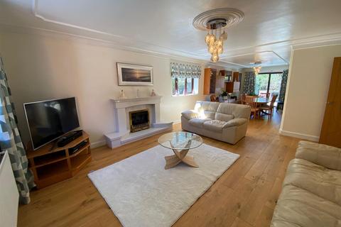undefined, Heol Hen, Llanelli