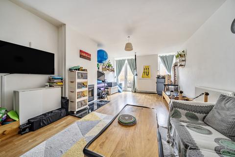 10 Lambscroft Avenue, London, SE9 4NZ