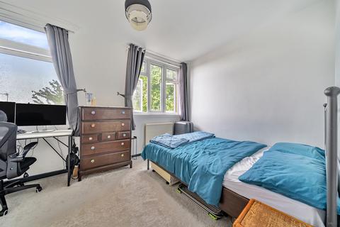 10 Lambscroft Avenue, London, SE9 4NZ