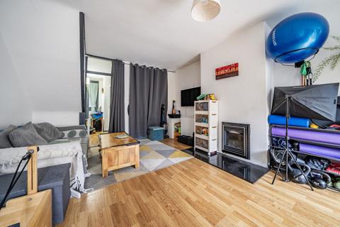 10 Lambscroft Avenue, London, SE9 4NZ