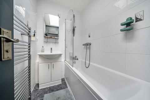 10 Lambscroft Avenue, London, SE9 4NZ