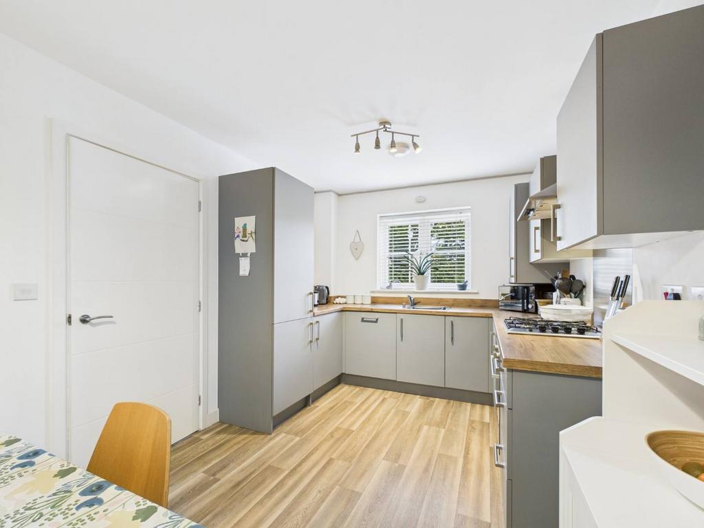 Kitchen/Dining Area