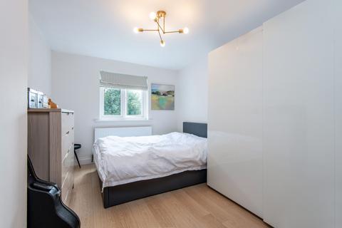 15 Carolina Close, London, E15 1JR