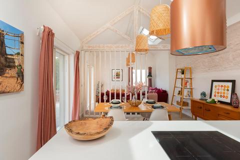 4 bedroom detached house for sale, Park Lane, Winterbourne
