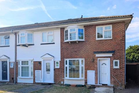 3 bedroom end of terrace house to rent, Mount Hermon Road, Woking GU22