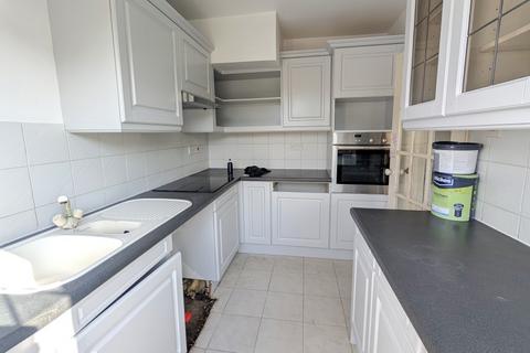 3 bedroom end of terrace house to rent, Mount Hermon Road, Woking GU22