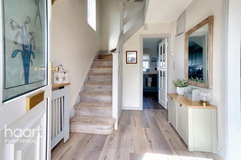 undefined, Brynhyfryd Close, Little Mill