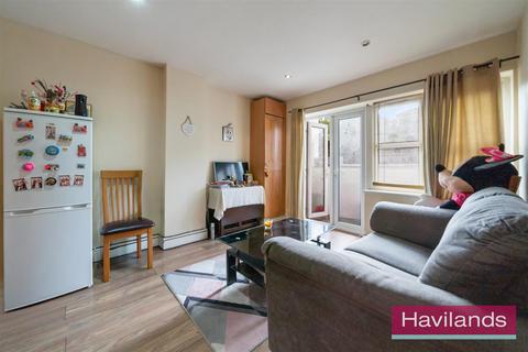 2 bedroom flat for sale, Park Road, Southgate, London