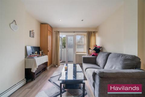 2 bedroom flat for sale, Park Road, Southgate, London