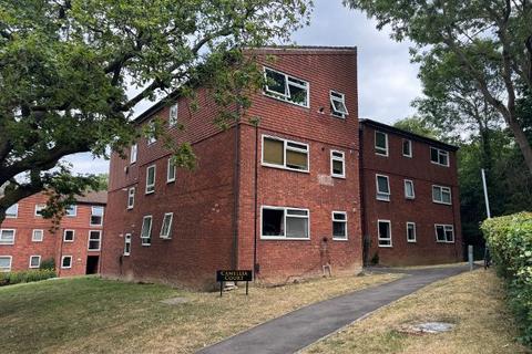 2 bedroom flat to rent, Bridle Path, Woodford Green IG8