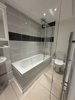 2 bedroom flat to rent, Bridle Path, Woodford Green IG8