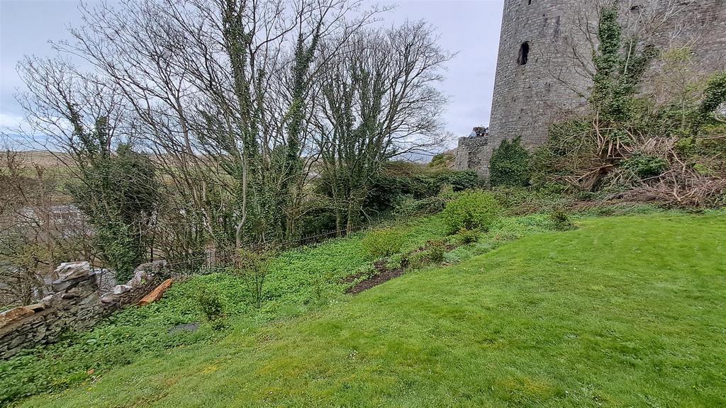 Castle view 20230414 140123.jpg