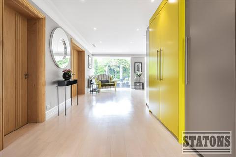 undefined, Totteridge Green, London, N20