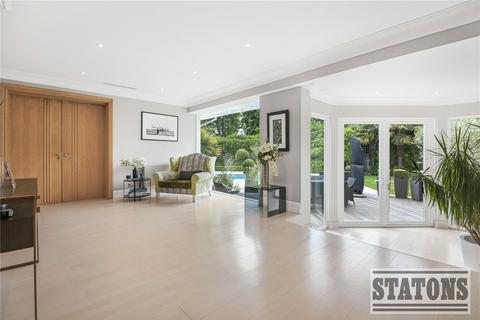 undefined, Totteridge Green, London, N20