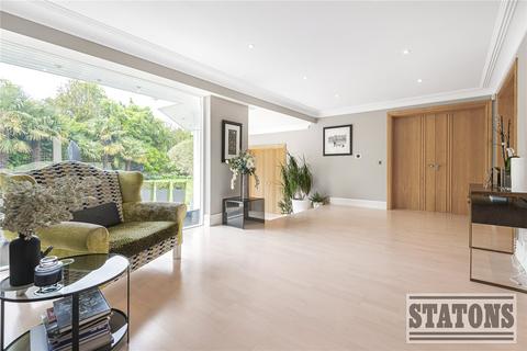 undefined, Totteridge Green, London, N20