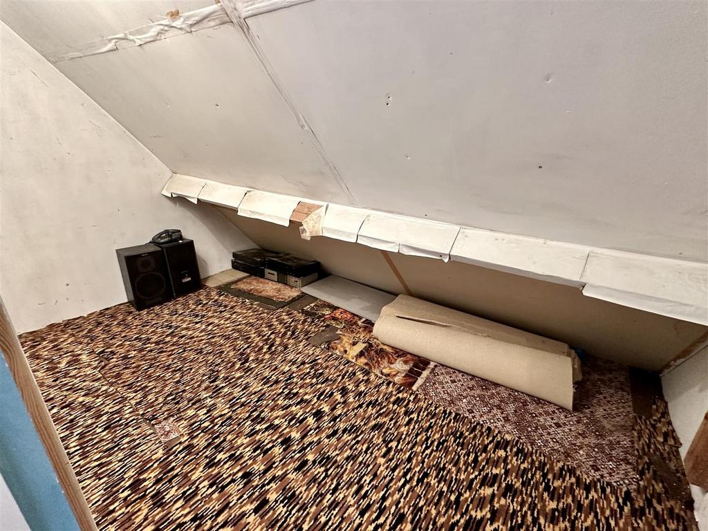Cupboard bedroom 1