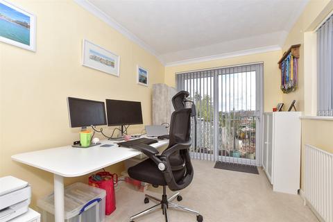 14 Bathurst Road, Staplehurst, Tonbridge, TN12 0LG