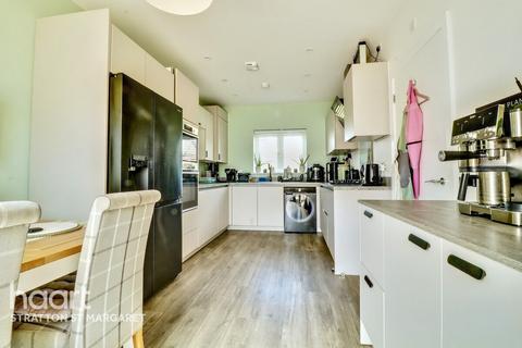 5 Claridge Close, Shrivenham, Swindon, SN6 8FY
