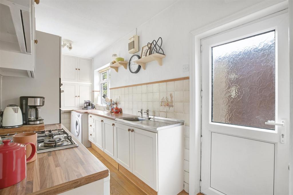 Kitchen 2.jpg