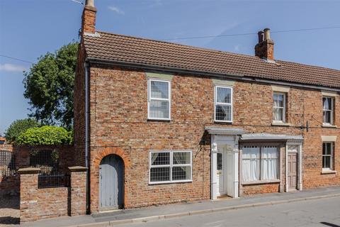 3 bedroom semi-detached house for sale, Cross Street, Crowle
