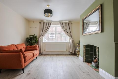 3 bedroom semi-detached house for sale, Cross Street, Crowle