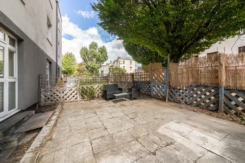 2 Fairlawn Court, London, SE7 7DR