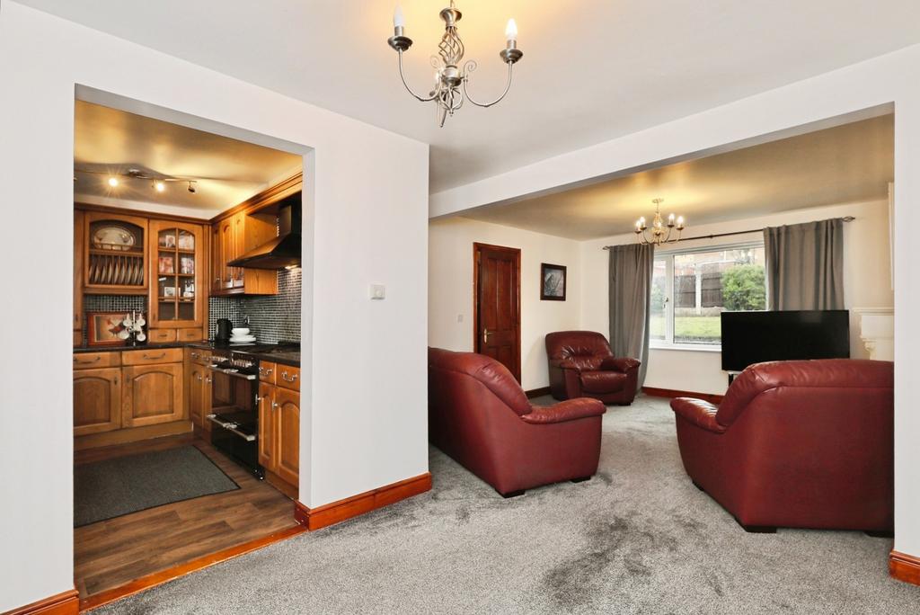 Lounge/Dining Area