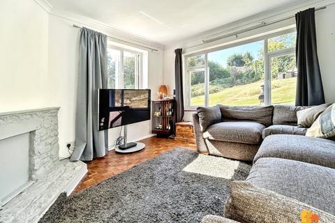 4 bedroom semi-detached house for sale, Glenister Road, Chesham, HP5