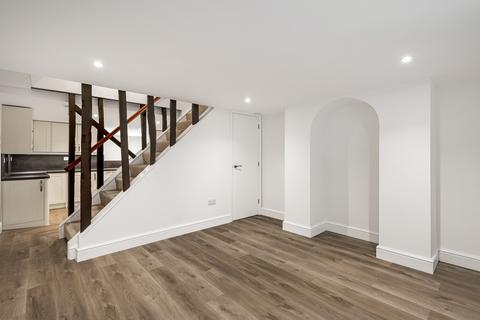 undefined, High Street, Welwyn, Hertfordshire, AL6