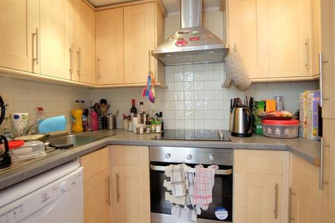 3 bedroom flat to rent, Penywern Road, London SW5