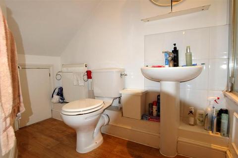 3 bedroom flat to rent, Penywern Road, London SW5