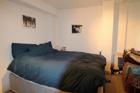 3 bedroom flat to rent, Penywern Road, London SW5