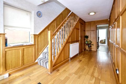 4 bedroom detached house for sale, Barnstone Vale, Wakefield, West Yorkshire