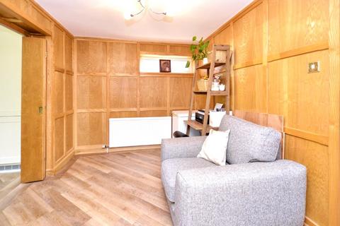 4 bedroom detached house for sale, Barnstone Vale, Wakefield, West Yorkshire
