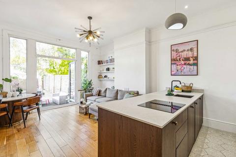 2 bedroom flat for sale, Kirkstall Road, London SW2