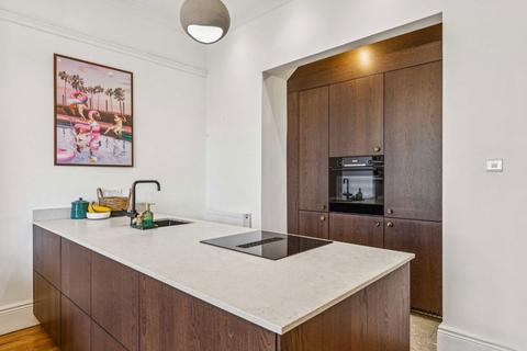 2 bedroom flat for sale, Kirkstall Road, London SW2