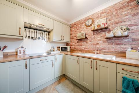 1 bedroom flat for sale, Cathedral View Court, Cabourne Avenue, Lincoln, Lincolnshire, LN2