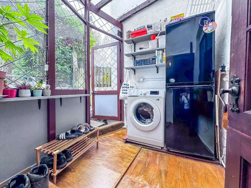 Utility/Lean To