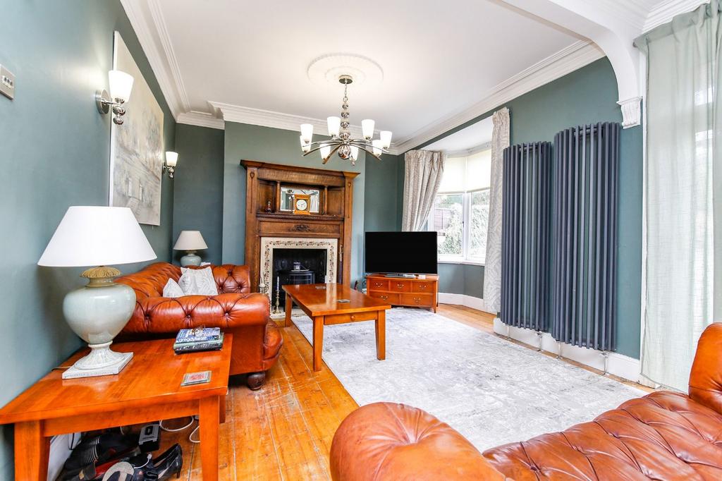 Living Room Pic 3