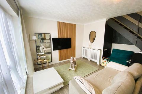 3 bedroom townhouse for sale, 10 Falcon Drive, Chadderton, Oldham, OL9 0EY