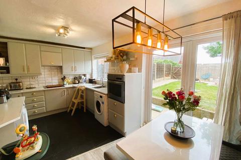 3 bedroom townhouse for sale, 10 Falcon Drive, Chadderton, Oldham, OL9 0EY