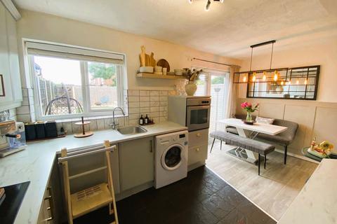 3 bedroom townhouse for sale, 10 Falcon Drive, Chadderton, Oldham, OL9 0EY